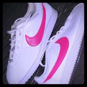 Hot pink & white Cortez
